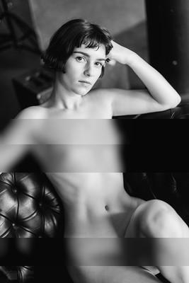 » #4/6 « / young girl / Blog post by <a href="https://andreaspuhl.strkng.com/en/">Photographer Andreas Puhl</a> / 2021-05-21 18:48 / Nude