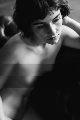 » #5/6 « / young girl / Blog-Beitrag von <a href="https://andreaspuhl.strkng.com/de/">Fotograf Andreas Puhl</a> / 21.05.2021 18:48 / Nude