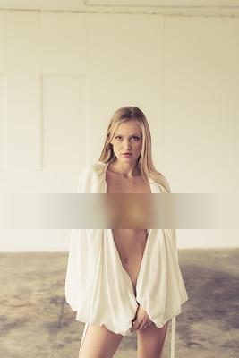 » #5/9 « / white nothing / Blog-Beitrag von <a href="https://andreaspuhl.strkng.com/de/">Fotograf Andreas Puhl</a> / 31.05.2021 08:05 / Nude