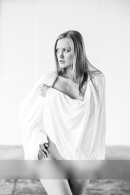 » #7/9 « / white nothing / Blog-Beitrag von <a href="https://andreaspuhl.strkng.com/de/">Fotograf Andreas Puhl</a> / 31.05.2021 08:05 / Nude