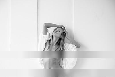 » #2/9 « / white nothing / Blog post by <a href="https://andreaspuhl.strkng.com/en/">Photographer Andreas Puhl</a> / 2021-05-31 08:05 / Nude