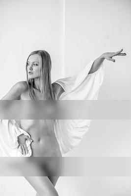 » #9/9 « / white nothing / Blog post by <a href="https://andreaspuhl.strkng.com/en/">Photographer Andreas Puhl</a> / 2021-05-31 08:05 / Nude