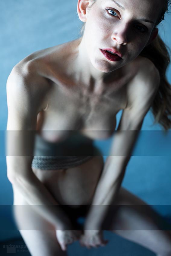 » #1/1 « / surrender to the void / Blog-Beitrag von <a href="https://andreaspuhl.strkng.com/de/">Fotograf Andreas Puhl</a> / 01.11.2021 20:07 / Nude