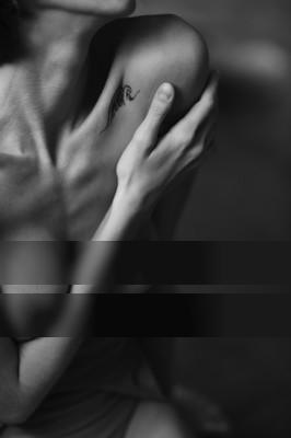 » #2/9 « / the way she moves / Blog post by <a href="https://andreaspuhl.strkng.com/en/">Photographer Andreas Puhl</a> / 2021-12-18 08:55 / Nude