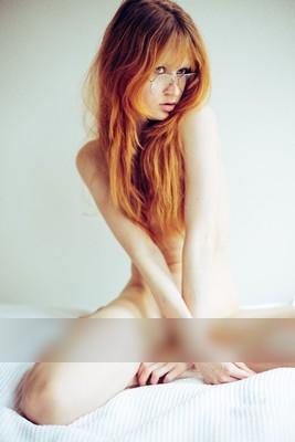 » #1/6 « / make ends meet / Blog post by <a href="https://andreaspuhl.strkng.com/en/">Photographer Andreas Puhl</a> / 2023-07-12 22:24 / Nude