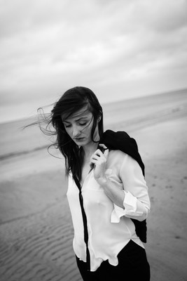 » #2/9 « / On the beach with Lizzy / Blog post by <a href="https://strkng.com/en/photographer/carpe+lucem/">Photographer Carpe Lucem</a> / 2019-01-11 17:03 / Menschen