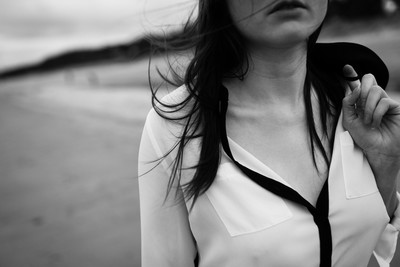 » #4/9 « / On the beach with Lizzy / Blog-Beitrag von <a href="https://strkng.com/de/fotograf/carpe+lucem/">Fotograf Carpe Lucem</a> / 11.01.2019 17:03 / Menschen