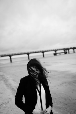 » #8/9 « / On the beach with Lizzy / Blog post by <a href="https://strkng.com/en/photographer/carpe+lucem/">Photographer Carpe Lucem</a> / 2019-01-11 17:03 / Menschen