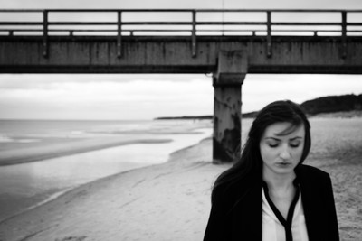 » #9/9 « / On the beach with Lizzy / Blog post by <a href="https://strkng.com/en/photographer/carpe+lucem/">Photographer Carpe Lucem</a> / 2019-01-11 17:03 / Menschen