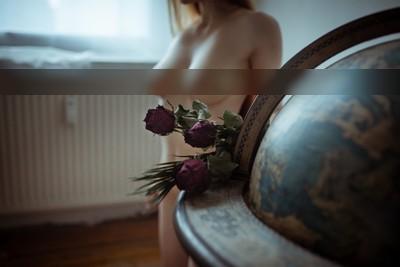 » #1/5 « / ROSES / Blog post by <a href="https://strkng.com/en/photographer/carpe+lucem/">Photographer Carpe Lucem</a> / 2019-03-26 21:01 / Nude
