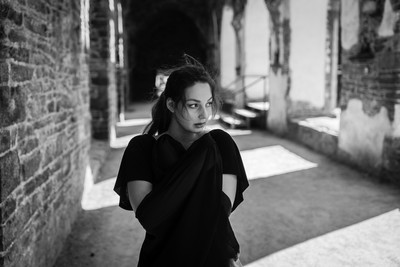 » #2/7 « / Abbaye de Villers-la-Ville / Blog post by <a href="https://strkng.com/en/photographer/carpe+lucem/">Photographer Carpe Lucem</a> / 2020-05-05 14:48 / Portrait