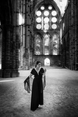 » #5/7 « / Abbaye de Villers-la-Ville / Blog-Beitrag von <a href="https://strkng.com/de/fotograf/carpe+lucem/">Fotograf Carpe Lucem</a> / 05.05.2020 14:48 / Menschen