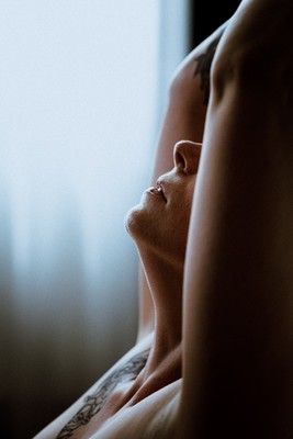 » #1/4 « / CLOSE / Blog-Beitrag von <a href="https://strkng.com/de/fotograf/carpe+lucem/">Fotograf Carpe Lucem</a> / 22.06.2025 15:48 / Portrait