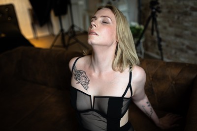 » #2/7 « / Body in Black / Blog-Beitrag von <a href="https://strkng.com/de/fotograf/carpe+lucem/">Fotograf Carpe Lucem</a> / 20.07.2025 17:01 / Menschen