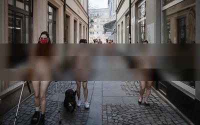 Pandemic Street Nude II / Street / streetphotography,nudeinpublic,nude,flashmob,coronacrisis,pandemic