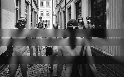 Pandemic Street Nude I / Street / privaterights,streetphotography,nudeinpublic,nude,flashmob,coronacrisis,pandemic