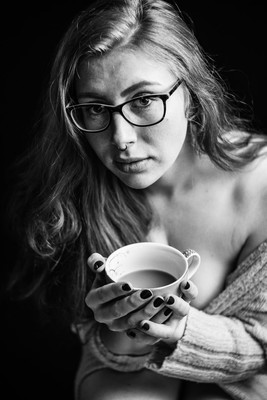 Nina / Portrait / Portrait,Glasses,Coffee,Tea,Sensual