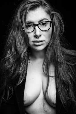 Nina / Nude / nude,suite,sensual,glasses,piercing