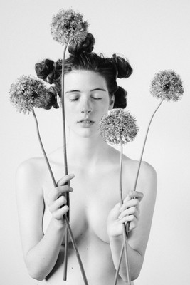 » #1/5 « / Adorned / Blog-Beitrag von <a href="https://strkng.com/de/fotografin/astrid+susanna+schulz/">Fotografin Astrid Susanna Schulz</a> / 14.04.2019 17:33 / Nude