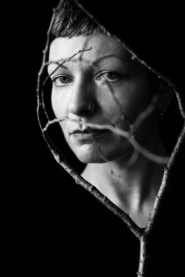 » #4/5 « / Adorned / Blog-Beitrag von <a href="https://strkng.com/de/fotografin/astrid+susanna+schulz/">Fotografin Astrid Susanna Schulz</a> / 14.04.2019 17:33 / Schwarz-weiss