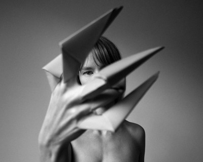 » #3/3 « / With claws / Blog post by <a href="https://strkng.com/en/photographer/astrid+susanna+schulz/">Photographer Astrid Susanna Schulz</a> / 2019-04-17 19:48 / Konzeptionell