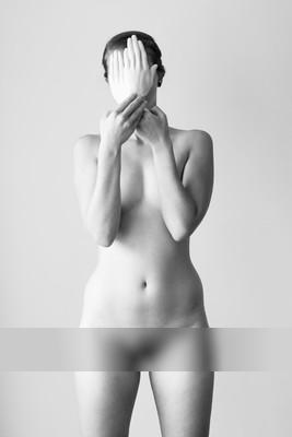 » #1/6 « / Hidden Faces / Blog post by <a href="https://strkng.com/en/photographer/astrid+susanna+schulz/">Photographer Astrid Susanna Schulz</a> / 2019-05-05 19:49 / Nude