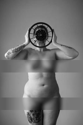 » #5/6 « / Hidden Faces / Blog post by <a href="https://strkng.com/en/photographer/astrid+susanna+schulz/">Photographer Astrid Susanna Schulz</a> / 2019-05-05 19:49 / Nude