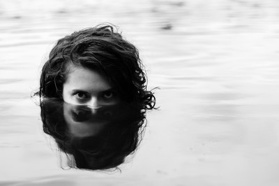 » #2/6 « / In deep water / Blog-Beitrag von <a href="https://strkng.com/de/fotografin/astrid+susanna+schulz/">Fotografin Astrid Susanna Schulz</a> / 06.08.2019 12:15 / Schwarz-weiss