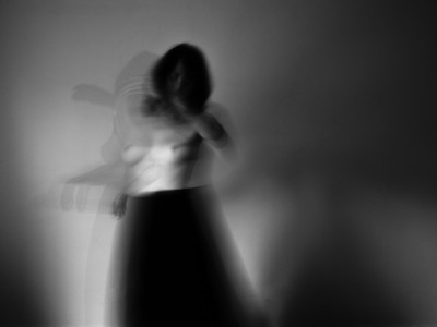 » #1/3 « / Finding the way to herself / Blog-Beitrag von <a href="https://strkng.com/de/fotografin/astrid+susanna+schulz/">Fotografin Astrid Susanna Schulz</a> / 13.09.2019 21:45 / Nude