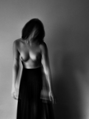 » #2/3 « / Finding the way to herself / Blog post by <a href="https://strkng.com/en/photographer/astrid+susanna+schulz/">Photographer Astrid Susanna Schulz</a> / 2019-09-13 21:45 / Nude