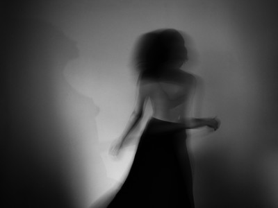 » #3/3 « / Finding the way to herself / Blog-Beitrag von <a href="https://strkng.com/de/fotografin/astrid+susanna+schulz/">Fotografin Astrid Susanna Schulz</a> / 13.09.2019 21:45 / Nude