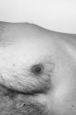 » #3/3 « / Man's body / Blog-Beitrag von <a href="https://strkng.com/de/fotografin/astrid+susanna+schulz/">Fotografin Astrid Susanna Schulz</a> / 16.04.2021 23:36 / Nude