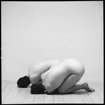 » #2/5 « / Anonymous Nudes / Blog-Beitrag von <a href="https://strkng.com/de/fotografin/astrid+susanna+schulz/">Fotografin Astrid Susanna Schulz</a> / 02.02.2022 20:25 / Nude / analog,analogue,Hasselblad500c,IlfordHP5,pushedfilm,selfdevelopedfilm