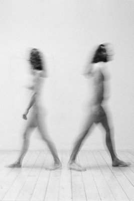 » #2/3 « / Untitled / Blog post by <a href="https://strkng.com/en/photographer/astrid+susanna+schulz/">Photographer Astrid Susanna Schulz</a> / 2022-03-31 14:31 / Nude / analogue,analogphotography,rolleisuperpan200,pushedfilm