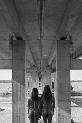 Under the bridge / Nude / bridge,analogue,kodaktmax400,35mm