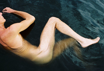 » #1/3 « / M. / Blog-Beitrag von <a href="https://strkng.com/de/fotografin/astrid+susanna+schulz/">Fotografin Astrid Susanna Schulz</a> / 03.12.2022 19:28 / Nude / Kodak,Portra,Portra800,analoguephotography