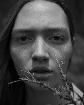 » #2/4 « / Miriam / Blog post by <a href="https://strkng.com/en/photographer/carsten+schenker/">Photographer Carsten Schenker</a> / 2019-06-21 11:47 / Schwarz-weiss