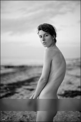 » #3/6 « / An evening by the sea / Blog post by <a href="https://kaimueller.strkng.com/en/">Photographer Kai Mueller</a> / 2018-08-26 18:13 / Nude