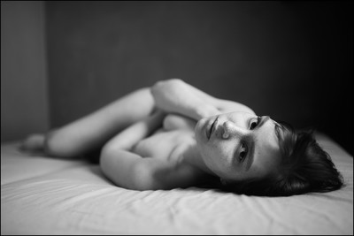 » #4/6 « / Bedtime stories / Blog post by <a href="https://kaimueller.strkng.com/en/">Photographer Kai Mueller</a> / 2019-04-18 14:30 / Nude