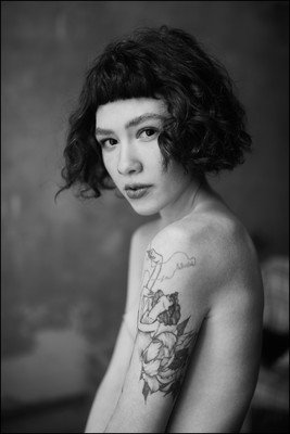 » #4/6 « / Meeting Lola / Blog-Beitrag von <a href="https://kaimueller.strkng.com/de/">Fotograf Kai Mueller</a> / 25.06.2019 18:50 / Nude