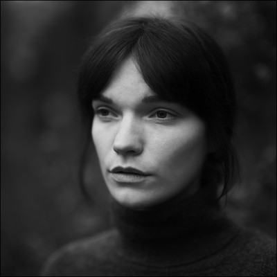 » #4/6 « / Die dunklen Tage / Blog-Beitrag von <a href="https://kaimueller.strkng.com/de/">Fotograf Kai Mueller</a> / 04.02.2021 22:34 / Portrait