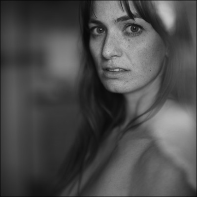 » #1/9 « / Gutshausgeschichten / Blog-Beitrag von <a href="https://kaimueller.strkng.com/de/">Fotograf Kai Mueller</a> / 01.02.2022 19:35 / Nude