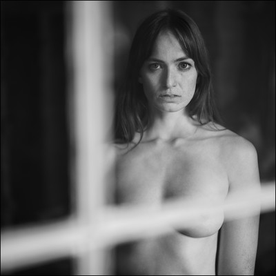 » #2/9 « / Gutshausgeschichten / Blog-Beitrag von <a href="https://kaimueller.strkng.com/de/">Fotograf Kai Mueller</a> / 01.02.2022 19:35 / Nude