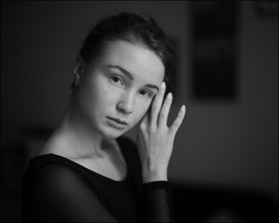 » #2/9 « / Bogdana / Blog-Beitrag von <a href="https://kaimueller.strkng.com/de/">Fotograf Kai Mueller</a> / 02.01.2024 19:10 / Portrait