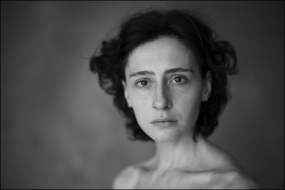 » #1/9 « / Emma, part one / Blog-Beitrag von <a href="https://kaimueller.strkng.com/de/">Fotograf Kai Mueller</a> / 28.07.2024 22:10 / Portrait