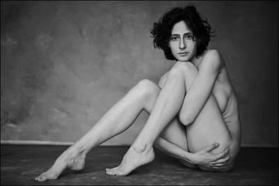 » #5/9 « / Emma, part two / Blog post by <a href="https://kaimueller.strkng.com/en/">Photographer Kai Mueller</a> / 2024-09-14 12:47 / Nude