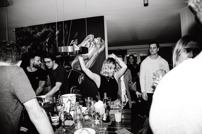 » #4/8 « / Home Party / Blog-Beitrag von <a href="https://strkng.com/de/fotograf/sven+hasper/">Fotograf Sven Hasper</a> / 01.03.2020 16:54