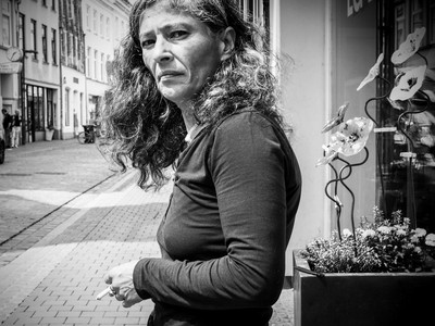 » #3/9 « / AugenBlicke im richtigen Moment / Blog post by <a href="https://strkng.com/en/photographer/thomas+f%C3%BCngerlings/">Photographer Thomas Füngerlings</a> / 2021-08-27 11:28 / Street