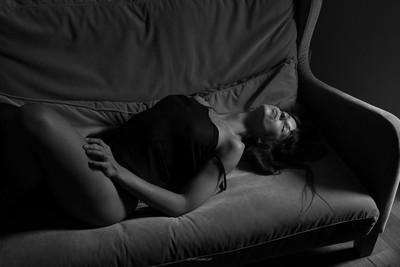 sensual on sofa / Nude / lichtundnicht