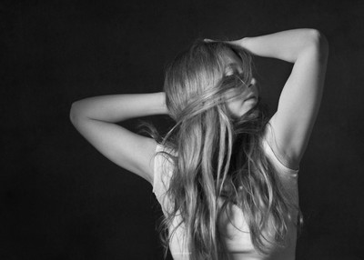 » #2/9 « / #Haare / Blog post by <a href="https://strkng.com/en/photographer/lichtundnicht/">Photographer LICHTundNICHT</a> / 2020-03-08 09:57 / Portrait